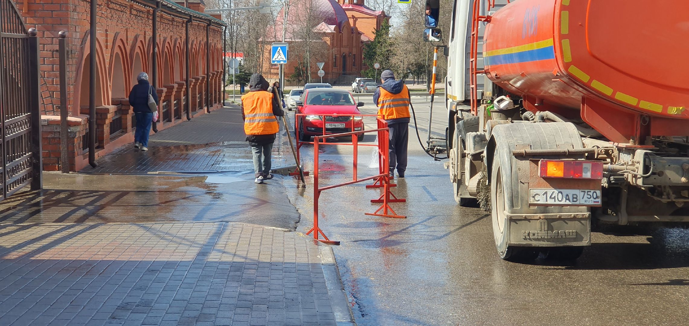 Мойка улиц, благоустройство, месяц чистоты, Дзержинский