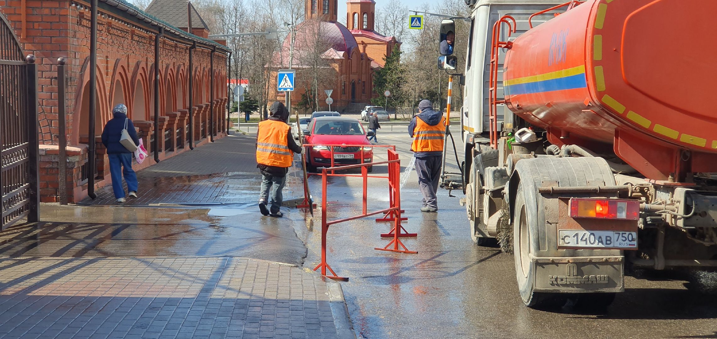 Мойка улиц, благоустройство, месяц чистоты, Дзержинский