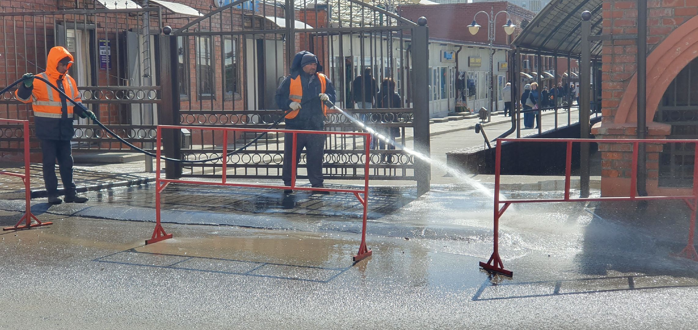 Мойка улиц, благоустройство, месяц чистоты, Дзержинский