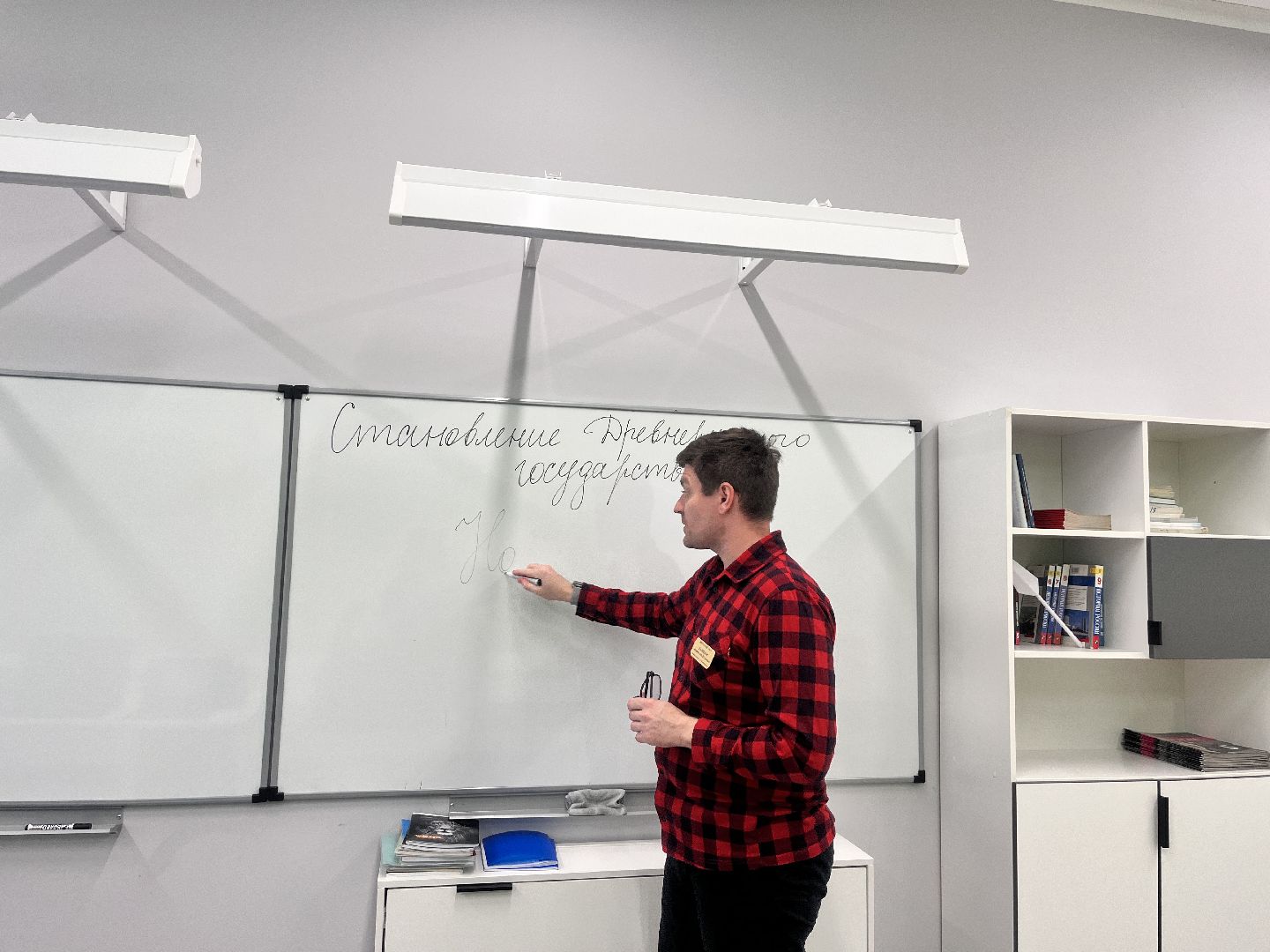 учитель, новый учитель, школа, новый учитель в школе, учитель истории,