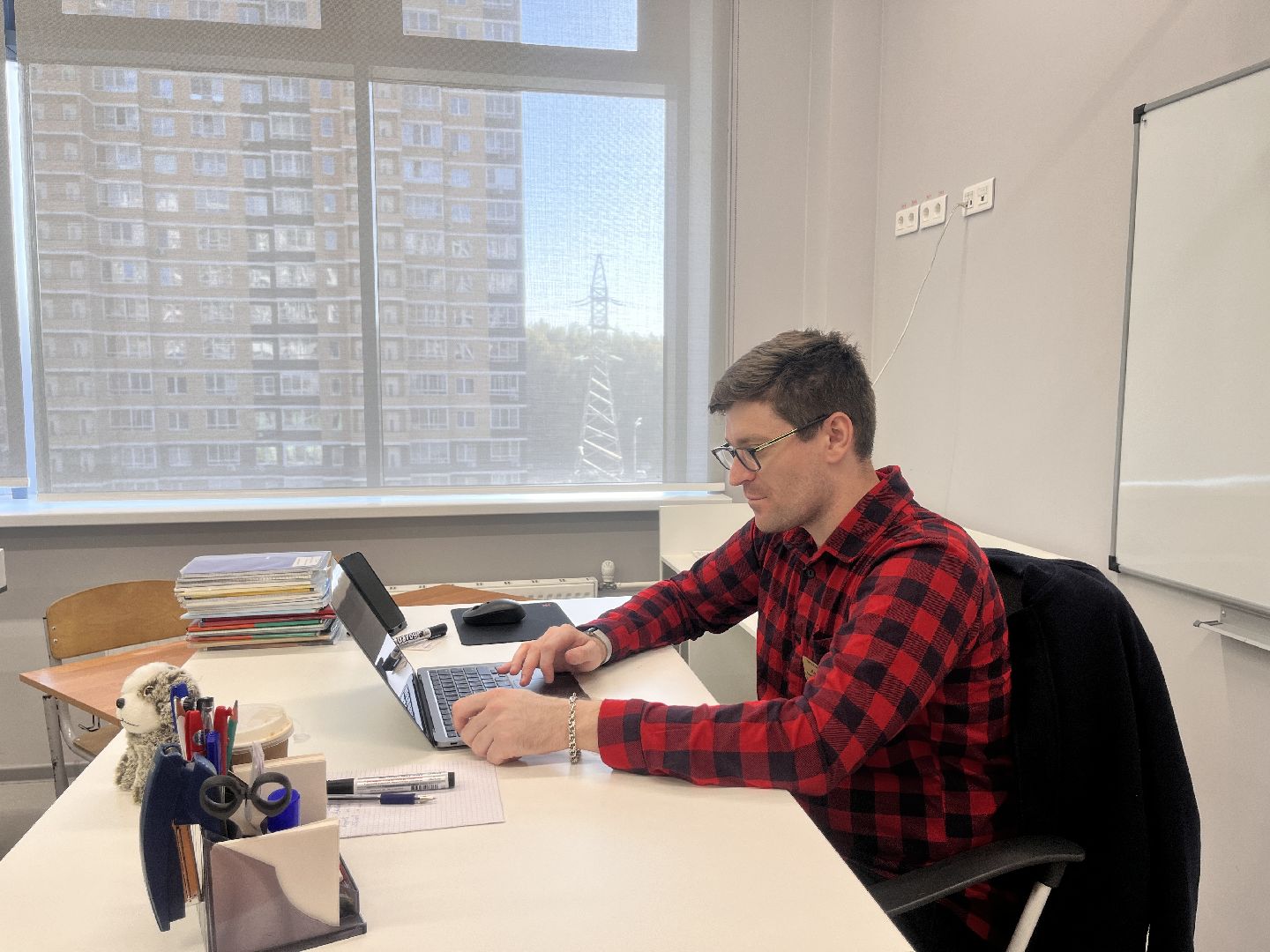 учитель, новый учитель, школа, новый учитель в школе, учитель истории,