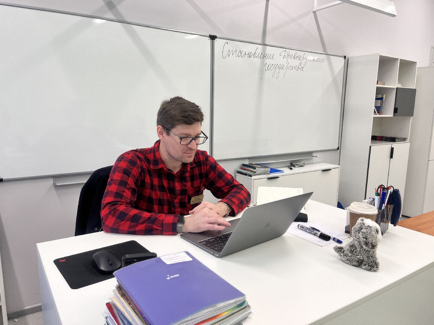 учитель, новый учитель, школа, новый учитель в школе, учитель истории,