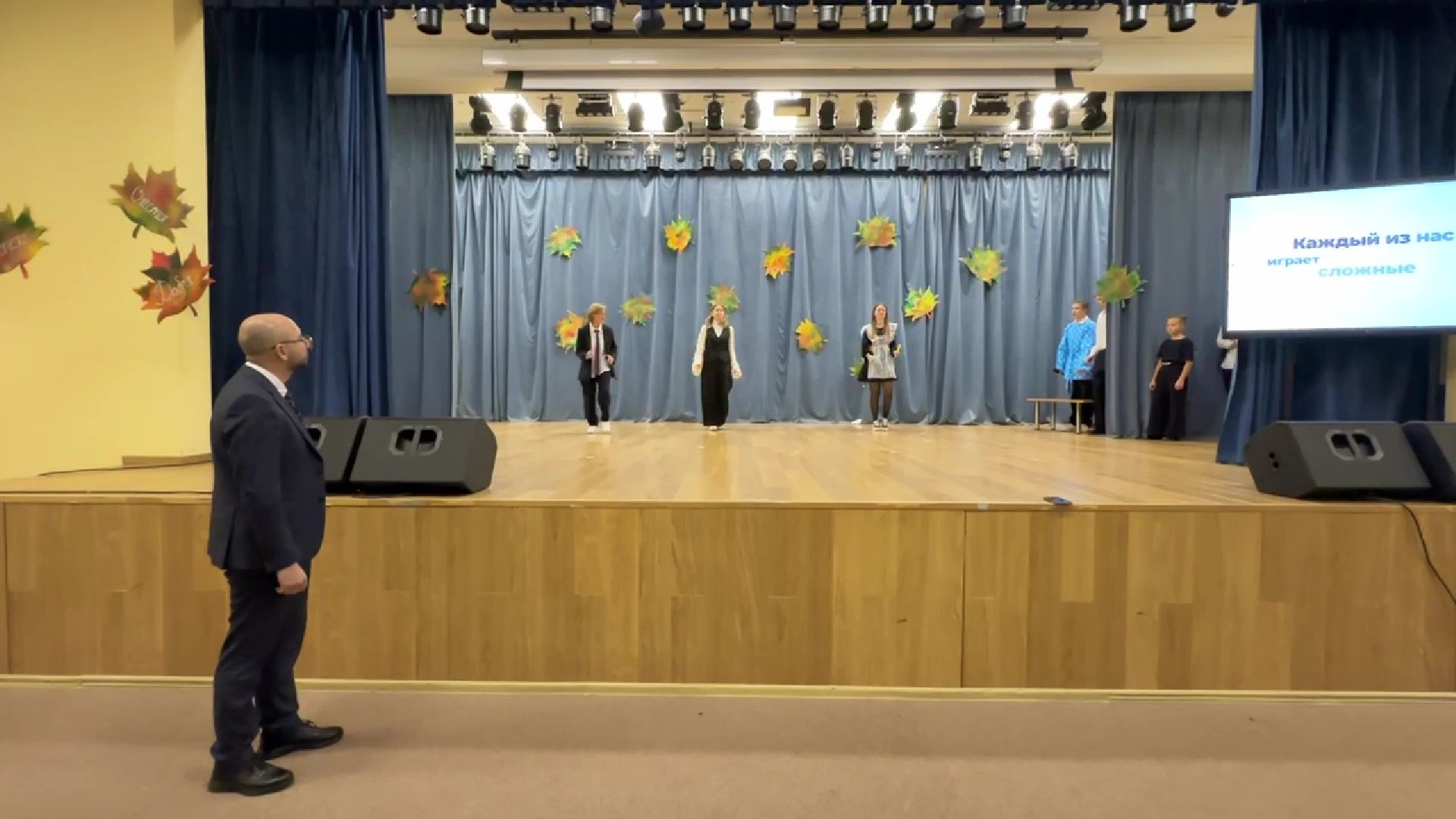 Реутов, учитель года, Юрий Уробушкин, физика, премия, физика на английском,