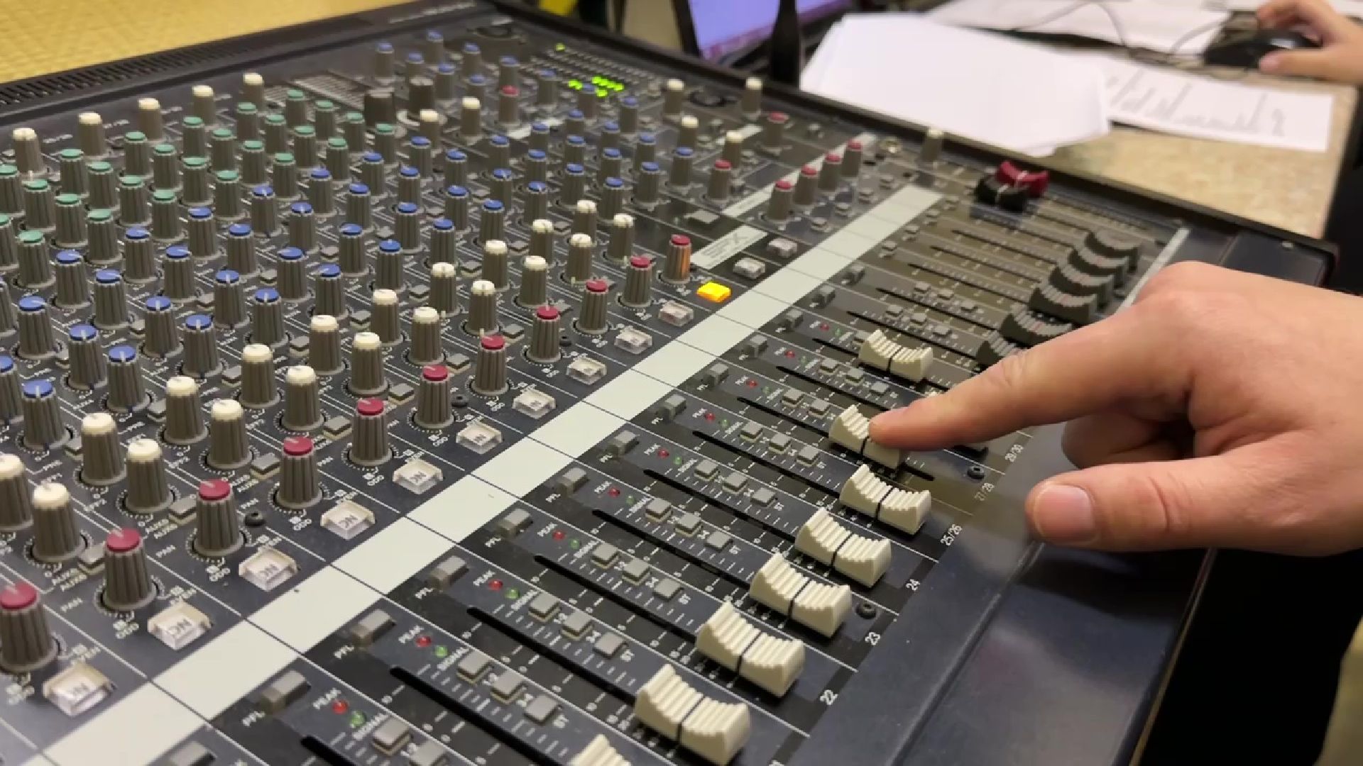 Реутов, учитель года, Юрий Уробушкин, физика, премия, физика на английском,