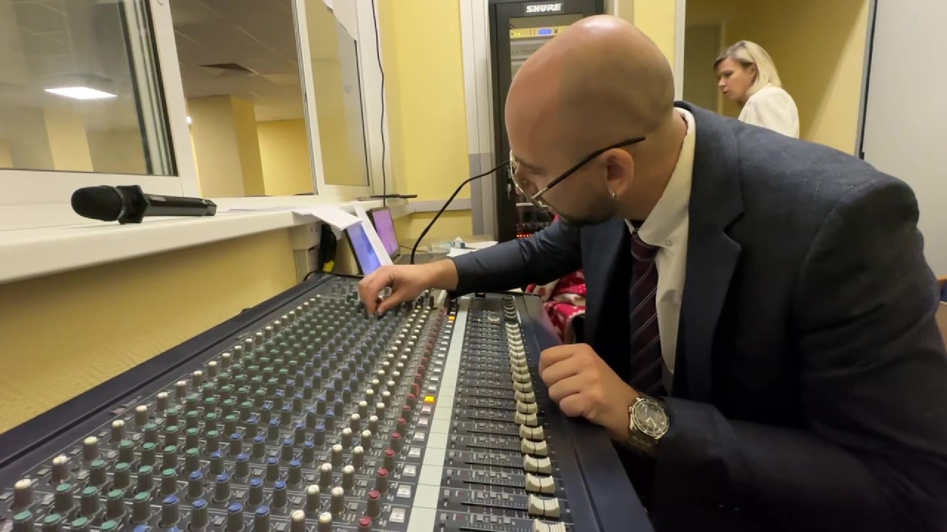 Реутов, учитель года, Юрий Уробушкин, физика, премия, физика на английском,