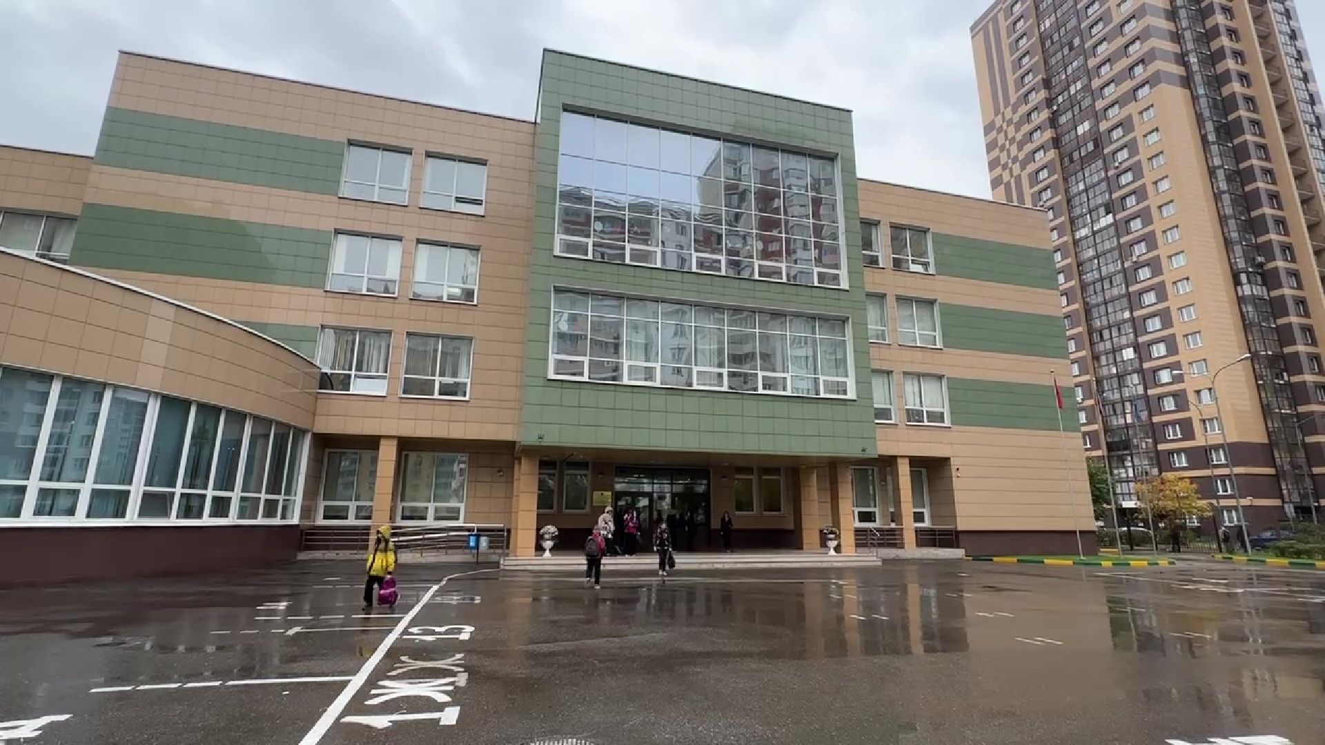 Реутов, учитель года, Юрий Уробушкин, физика, премия, физика на английском,