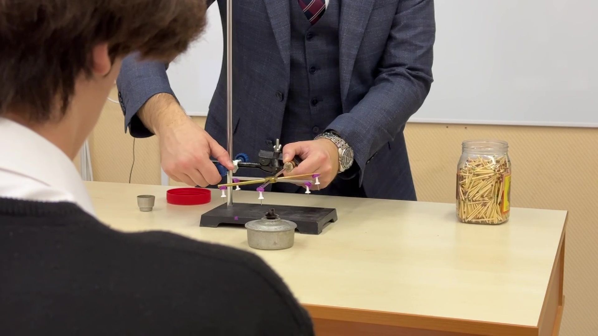 Реутов, учитель года, Юрий Уробушкин, физика, премия, физика на английском,