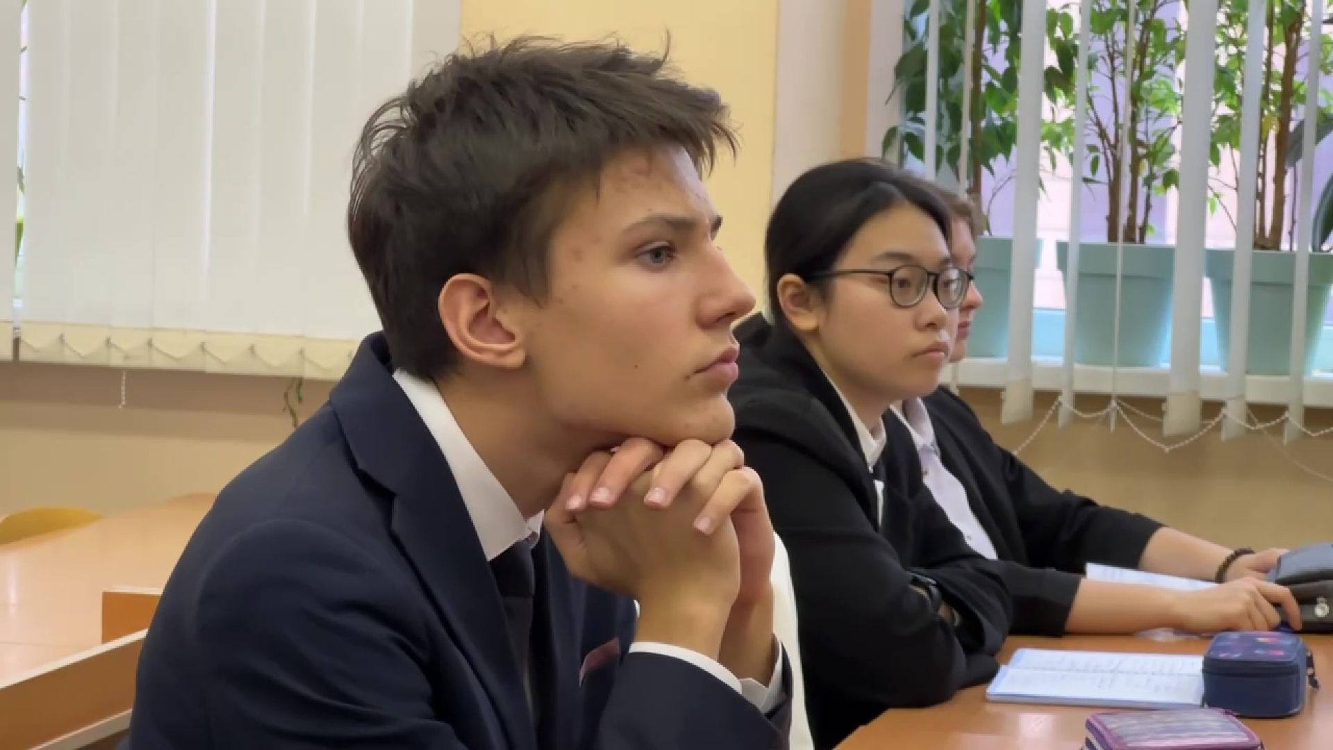 Реутов, учитель года, Юрий Уробушкин, физика, премия, физика на английском,