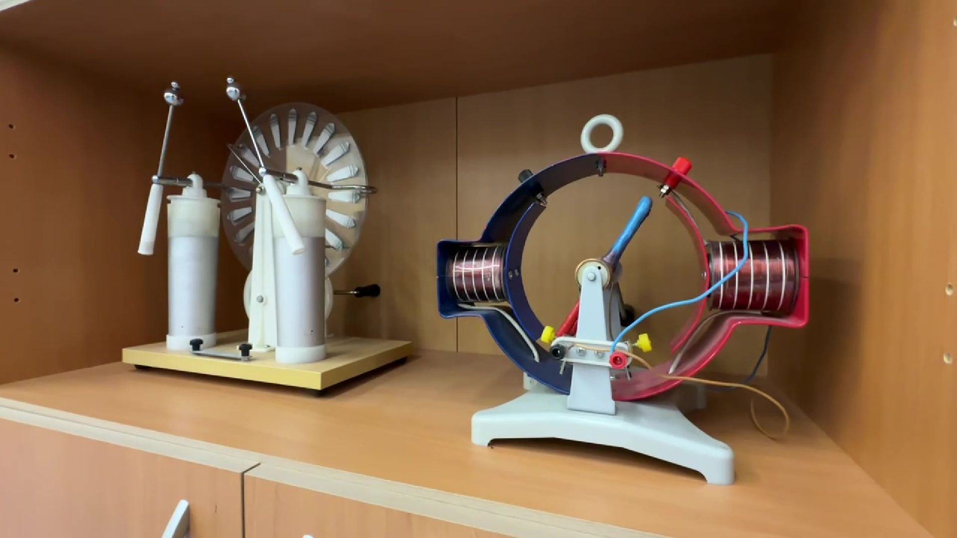 Реутов, учитель года, Юрий Уробушкин, физика, премия, физика на английском,