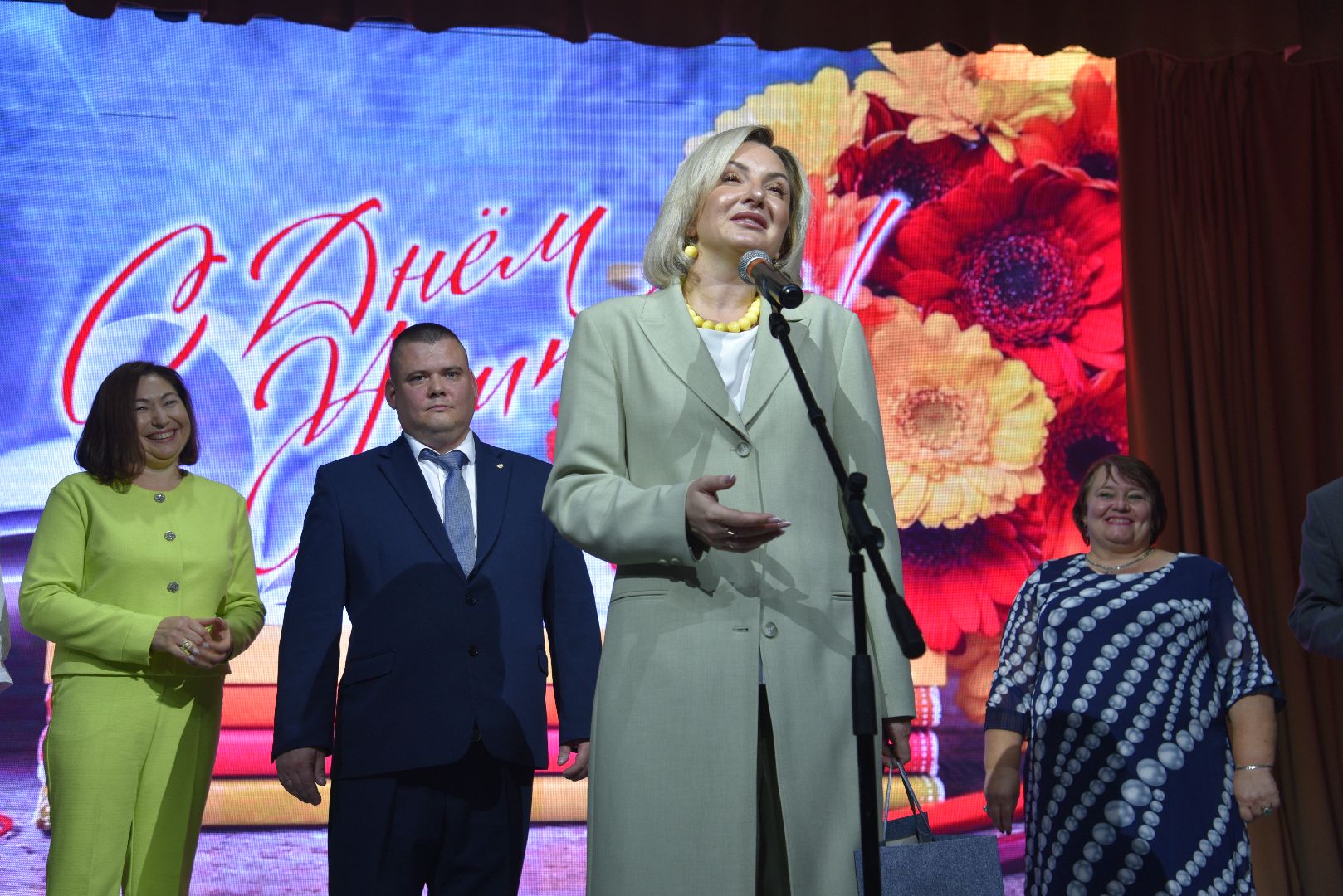 лотошино, лотошинский цдк, образование, день учителя, праздник,