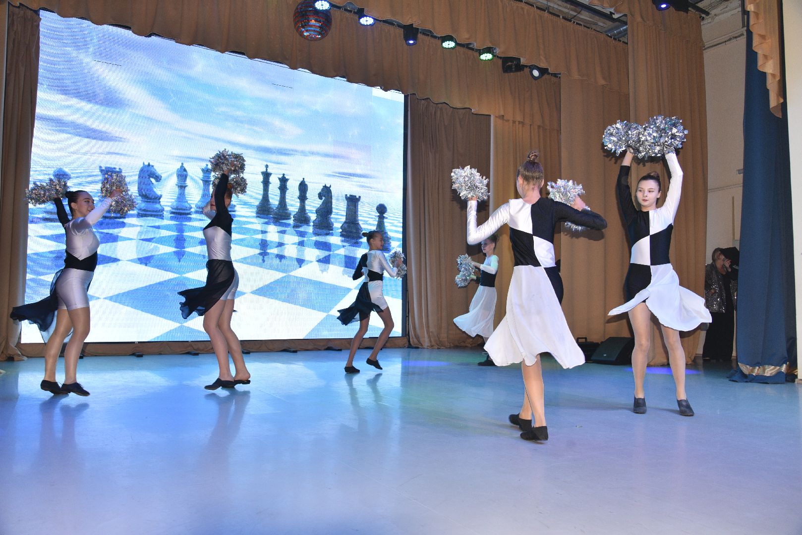 лотошино, лотошинский цдк, образование, день учителя, праздник,