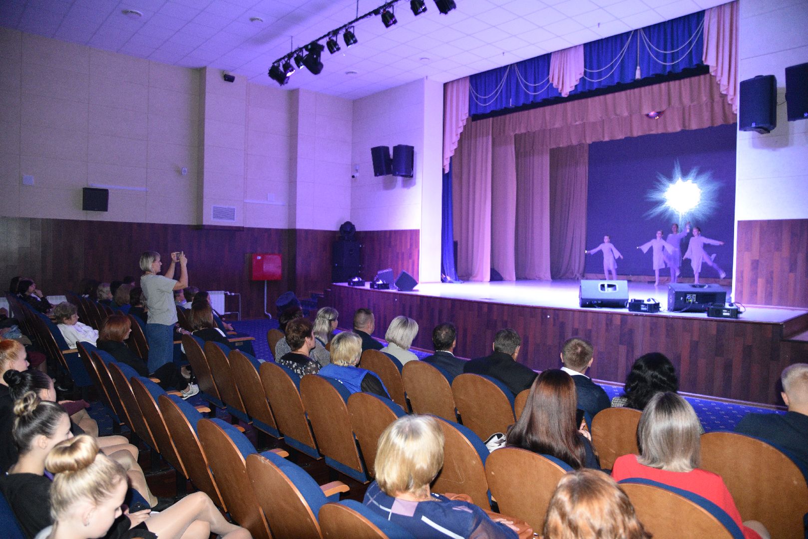 лотошино, лотошинский цдк, образование, день учителя, праздник,