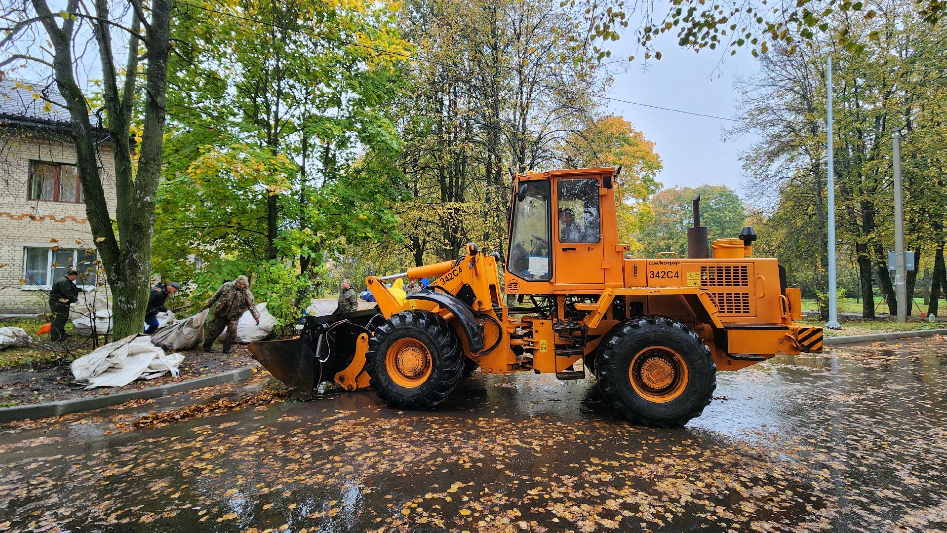 Поселок Горка, Уборка листы, Подготовка к зиме в Бронницах, Уборка опавшей листы в Бронницах,