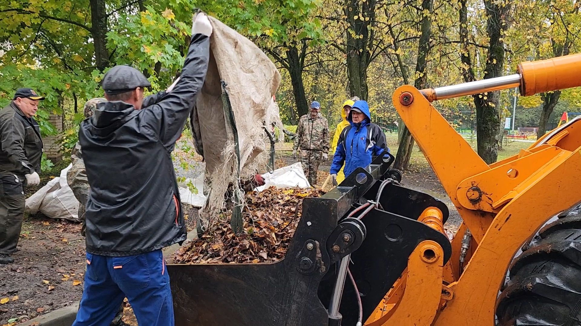 Поселок Горка, Уборка листы, Подготовка к зиме в Бронницах, Уборка опавшей листы в Бронницах,