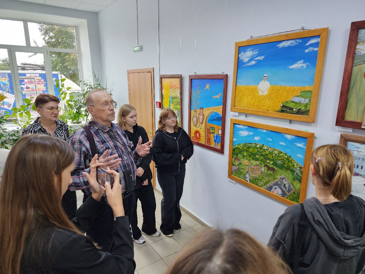 выставка картин, волоколамск, библиотека, культура,