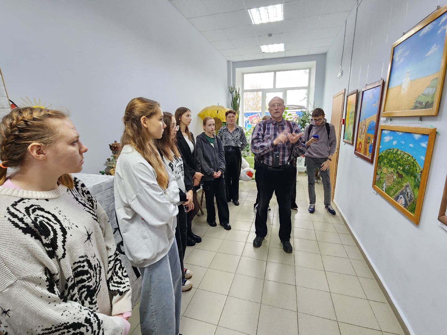 выставка картин, волоколамск, библиотека, культура,