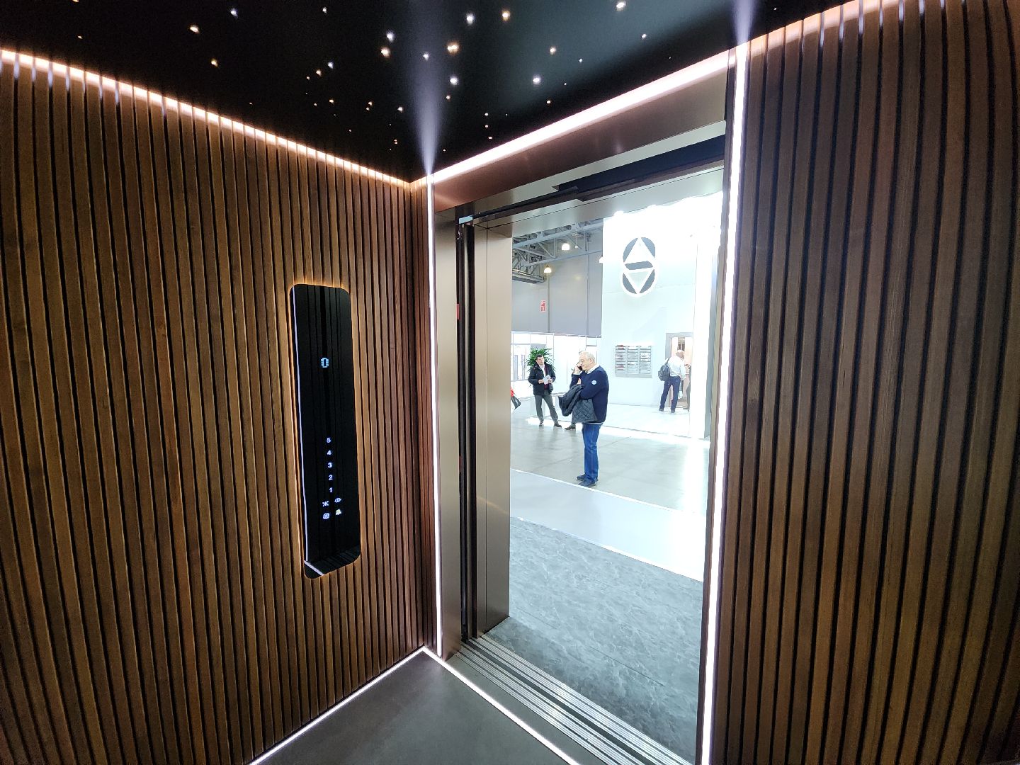 Красногорск, крокус экспо, лифты, выставка,