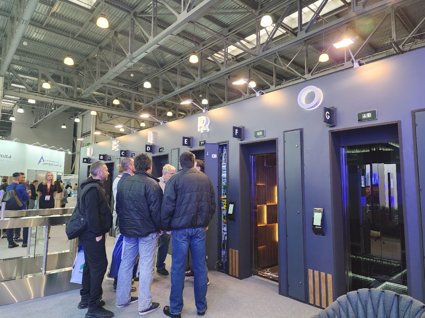 Красногорск, крокус экспо, лифты, выставка,