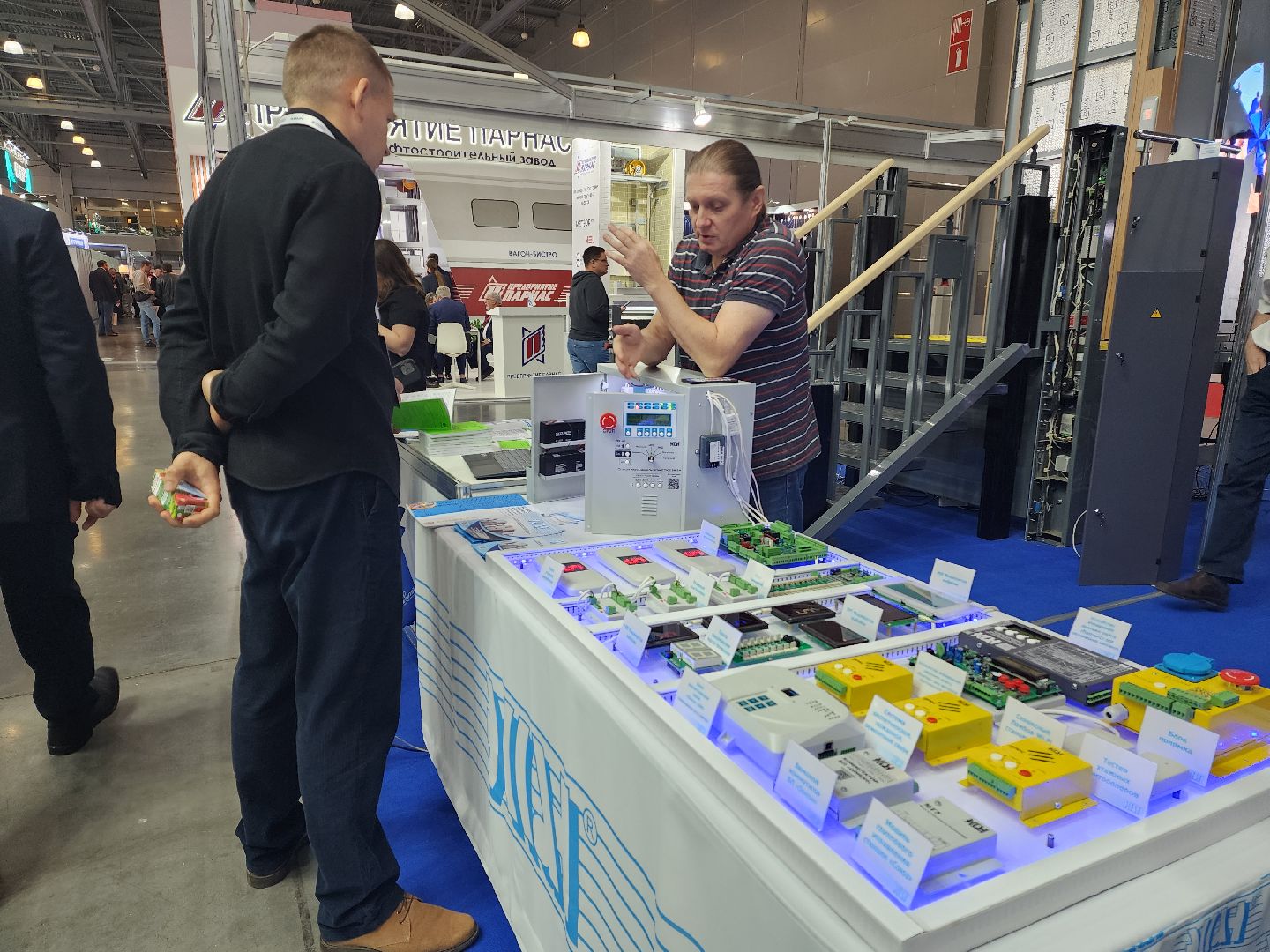 Красногорск, крокус экспо, лифты, выставка,