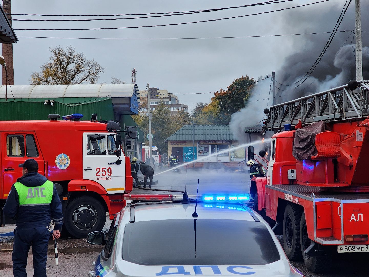 ногинск, жители, общество, пожар, тушение пожара, глуховский рынок, загорелся рынок, мчс, пожарные, чп,