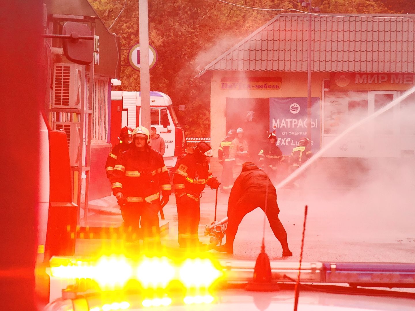 ногинск, жители, общество, пожар, тушение пожара, глуховский рынок, загорелся рынок, мчс, пожарные, чп,