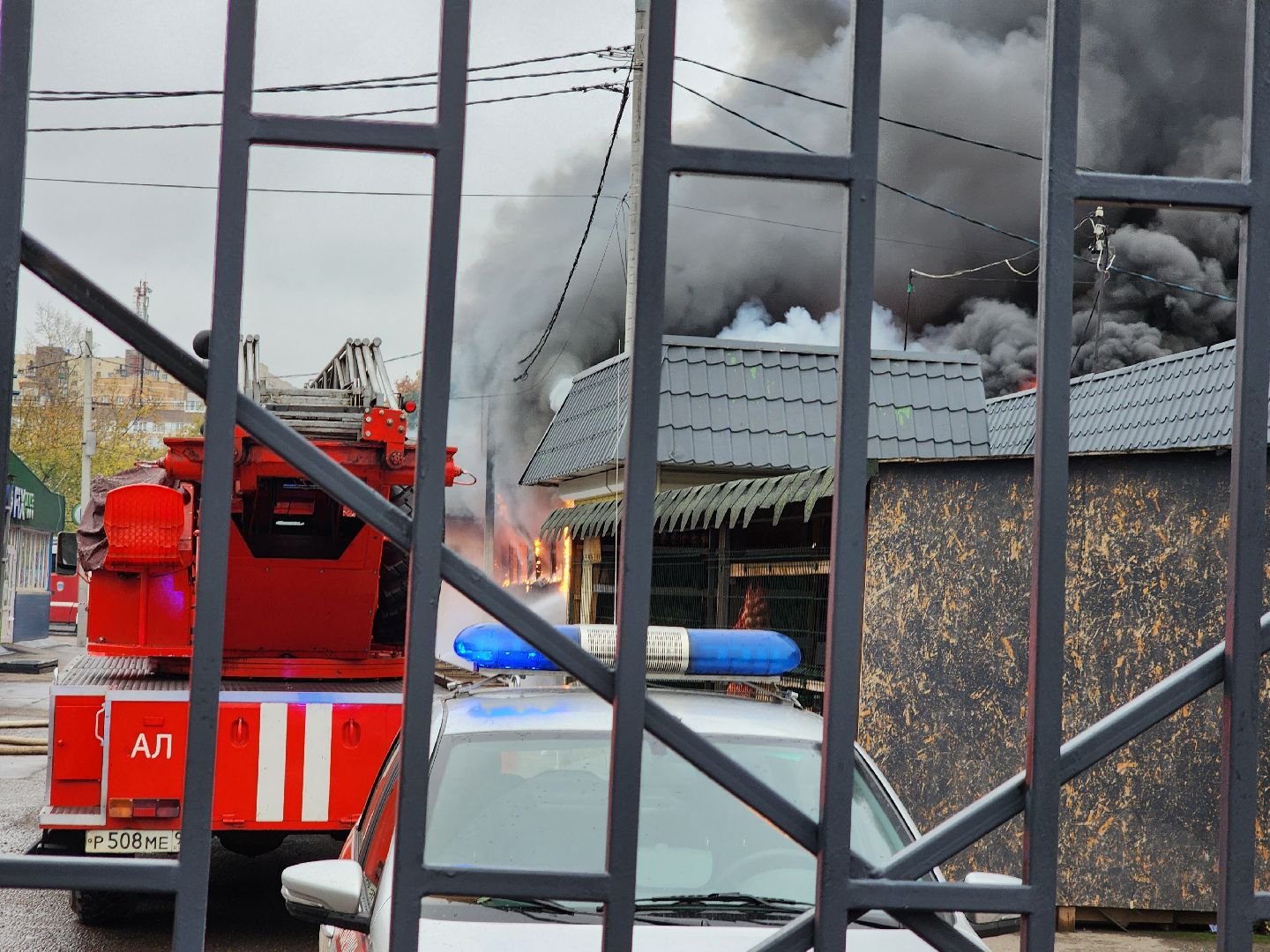 ногинск, жители, общество, пожар, тушение пожара, глуховский рынок, загорелся рынок, мчс, пожарные, чп,