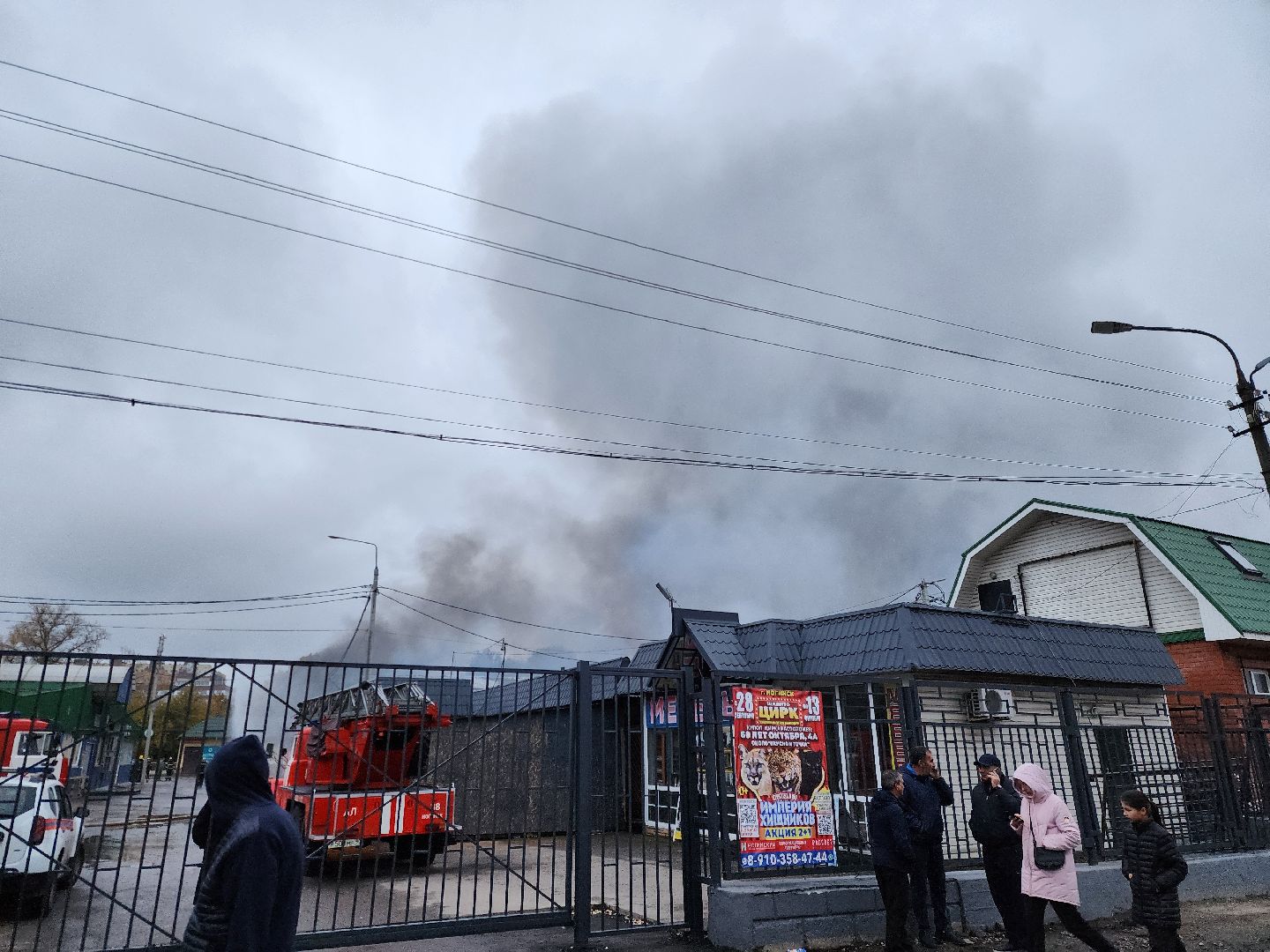 ногинск, жители, общество, пожар, тушение пожара, глуховский рынок, загорелся рынок, мчс, пожарные, чп,
