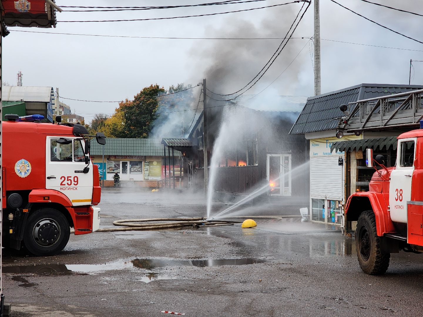 ногинск, жители, общество, пожар, тушение пожара, глуховский рынок, загорелся рынок, мчс, пожарные, чп,
