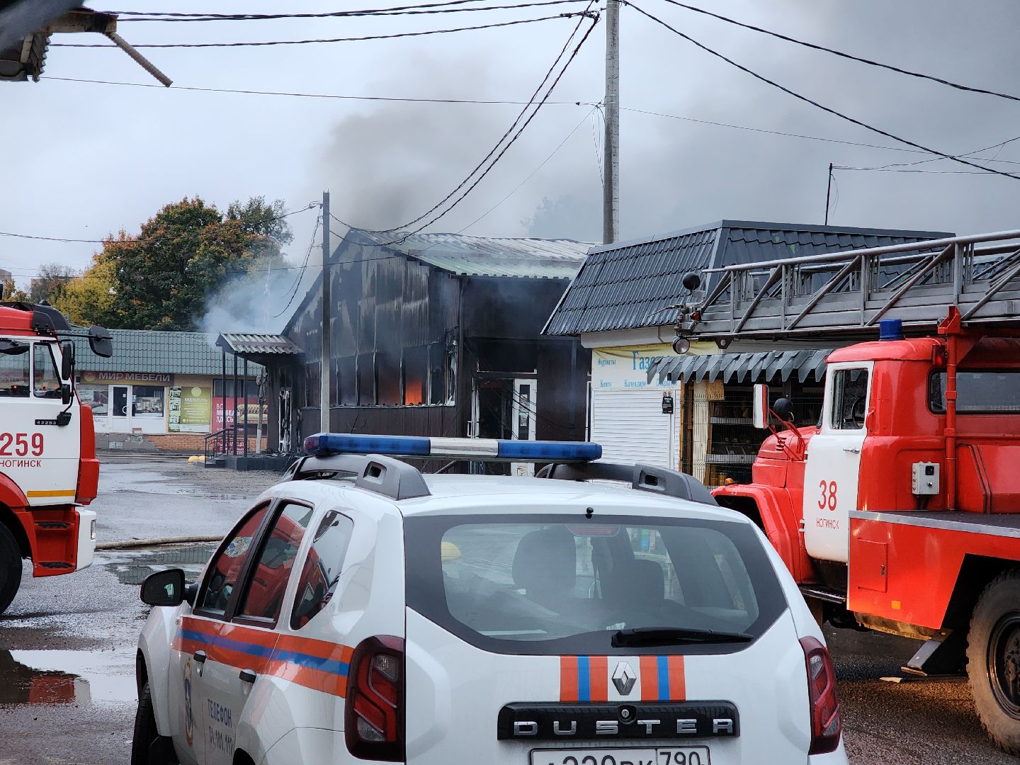 ногинск, жители, общество, пожар, тушение пожара, глуховский рынок, загорелся рынок, мчс, пожарные, чп,