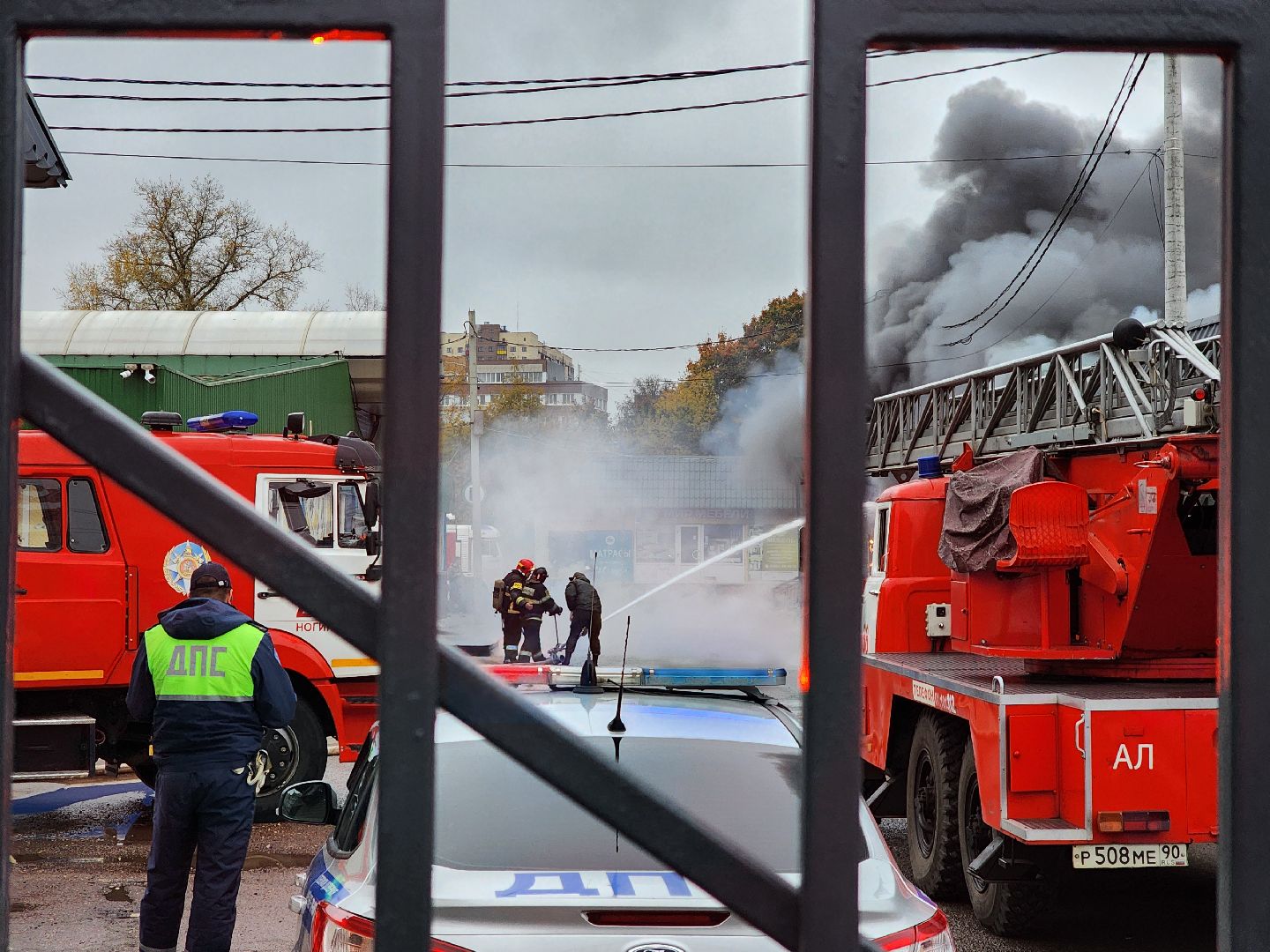 ногинск, жители, общество, пожар, тушение пожара, глуховский рынок, загорелся рынок, мчс, пожарные, чп,