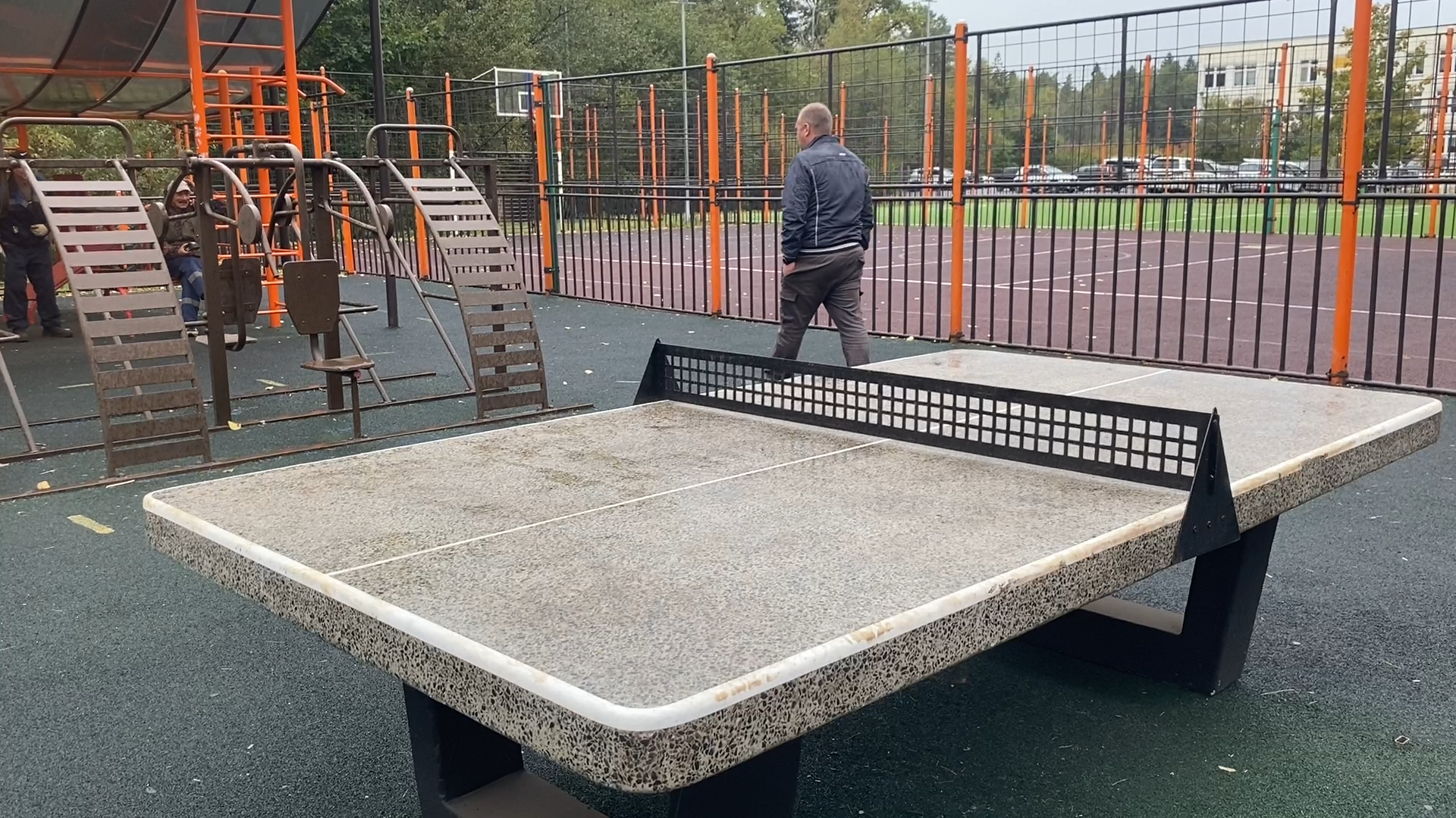 теннисный стол, спорт во дворе, спорт во власихе, установка теннисного стола, занятия спортом,