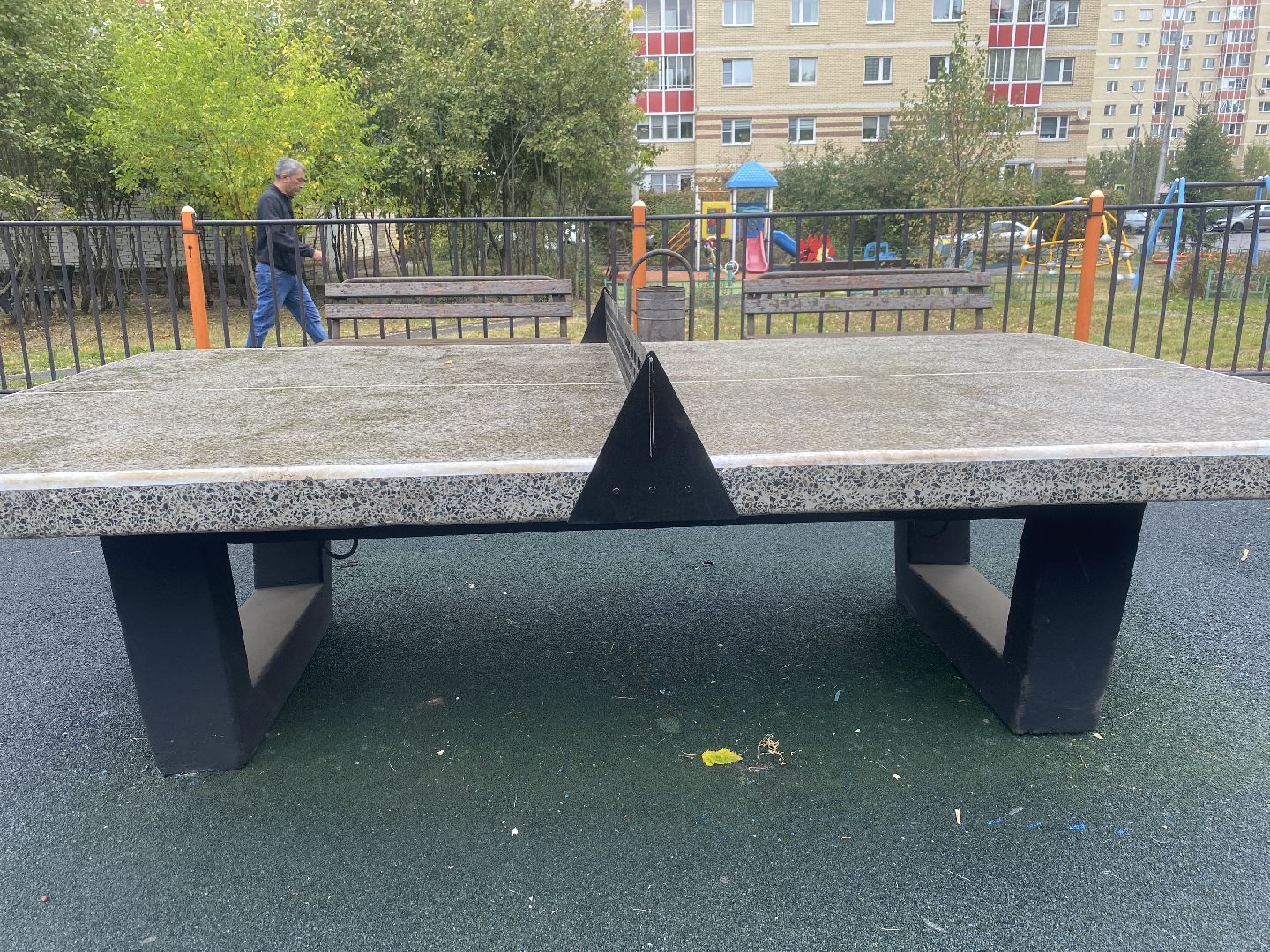 теннисный стол, спорт во дворе, спорт во власихе, установка теннисного стола, занятия спортом,