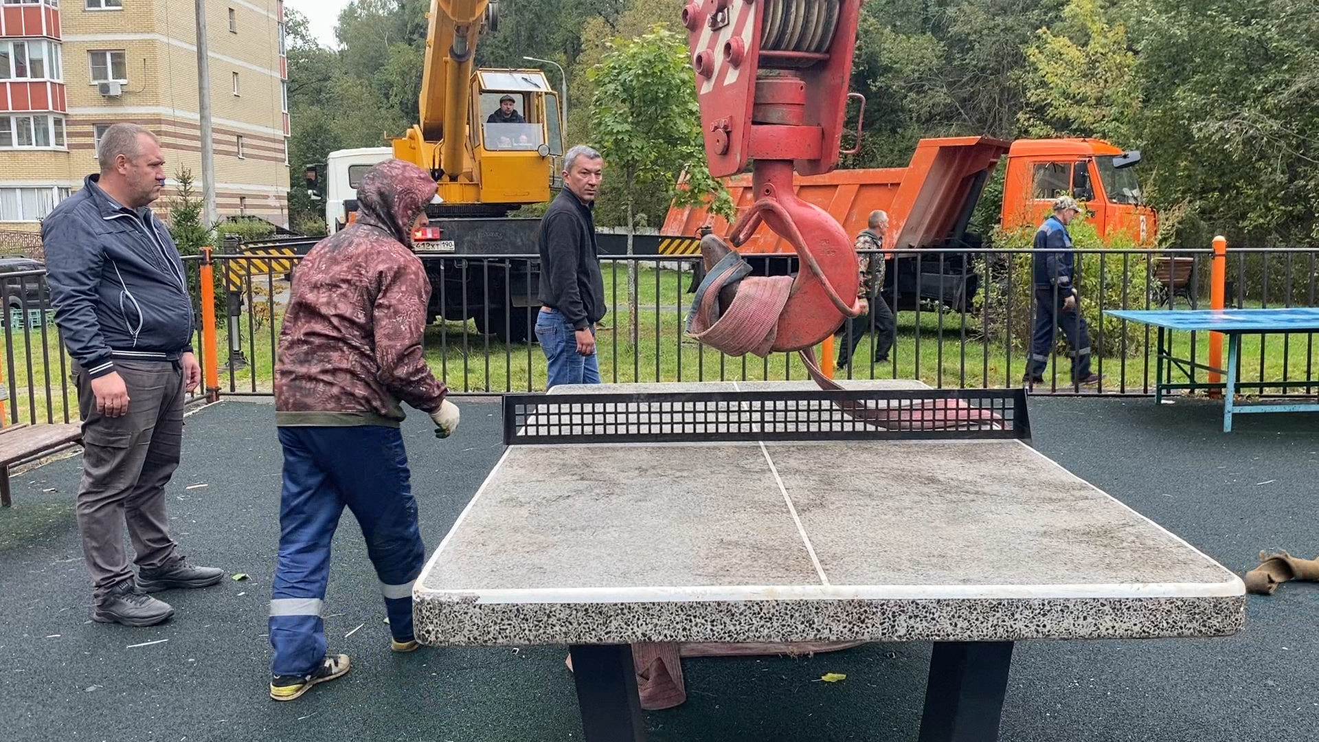 теннисный стол, спорт во дворе, спорт во власихе, установка теннисного стола, занятия спортом,