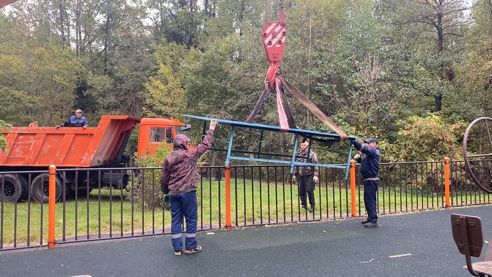 теннисный стол, спорт во дворе, спорт во власихе, установка теннисного стола, занятия спортом,