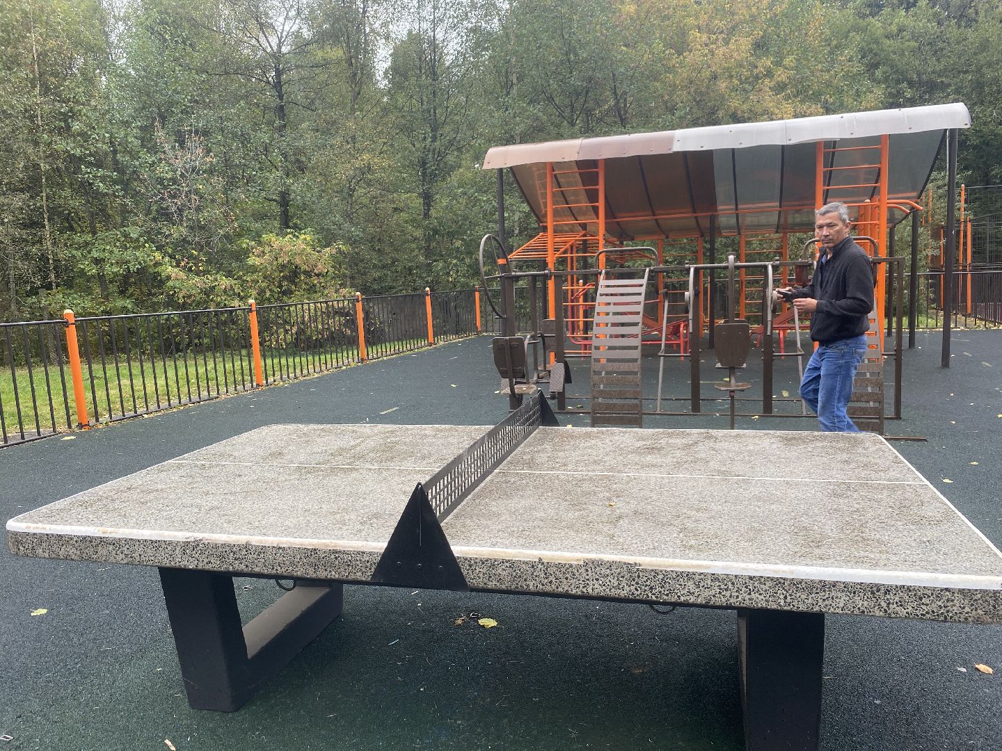 теннисный стол, спорт во дворе, спорт во власихе, установка теннисного стола, занятия спортом,