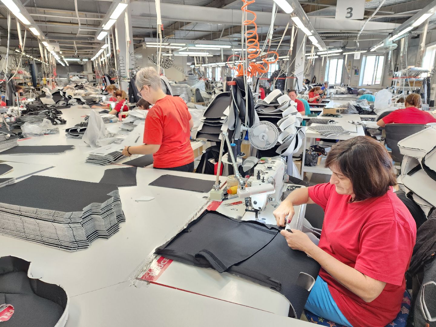 Чехов, мебельная фабрика Бюрократ, расширение производства, новый швейный цех, чехлы для кресел, новые рабочие места, производство мебели,