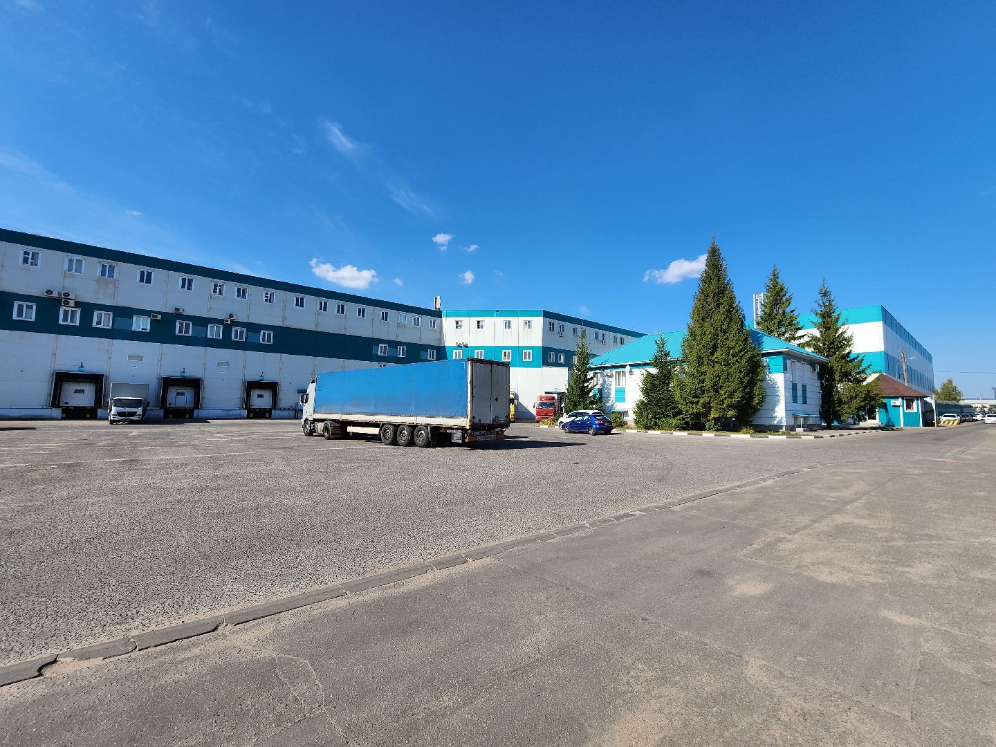 Чехов, мебельная фабрика Бюрократ, расширение производства, новый швейный цех, чехлы для кресел, новые рабочие места, производство мебели,