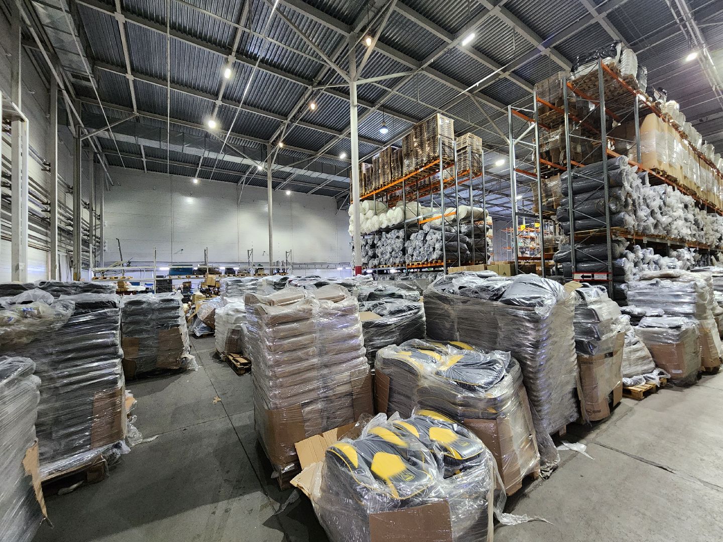 Чехов, мебельная фабрика Бюрократ, расширение производства, новый швейный цех, чехлы для кресел, новые рабочие места, производство мебели,