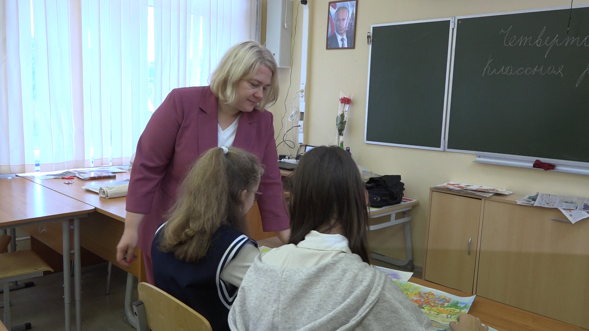 школа Перспектива, школа Попова, Власиха Перспектива, День учителя Власиха, учитель русского языка и литературы,