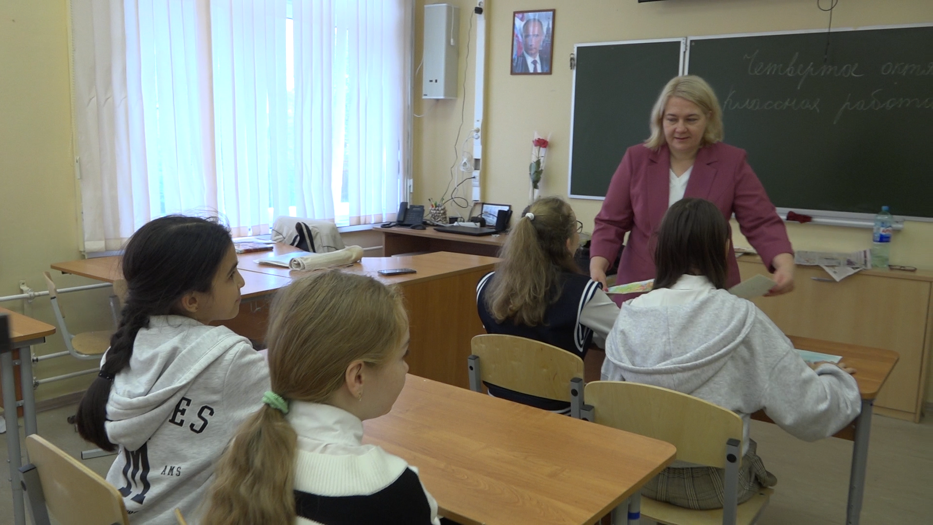 школа Перспектива, школа Попова, Власиха Перспектива, День учителя Власиха, учитель русского языка и литературы,