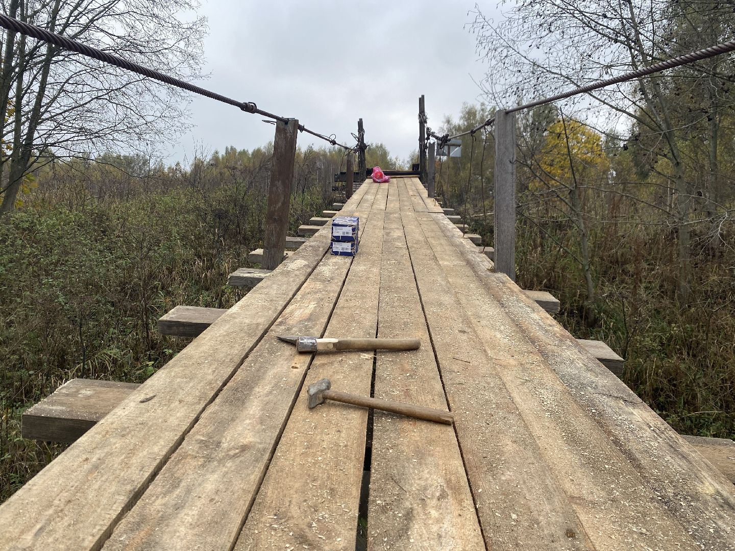 Ремонт, Навесной мост, Доски, Река, Деревня,