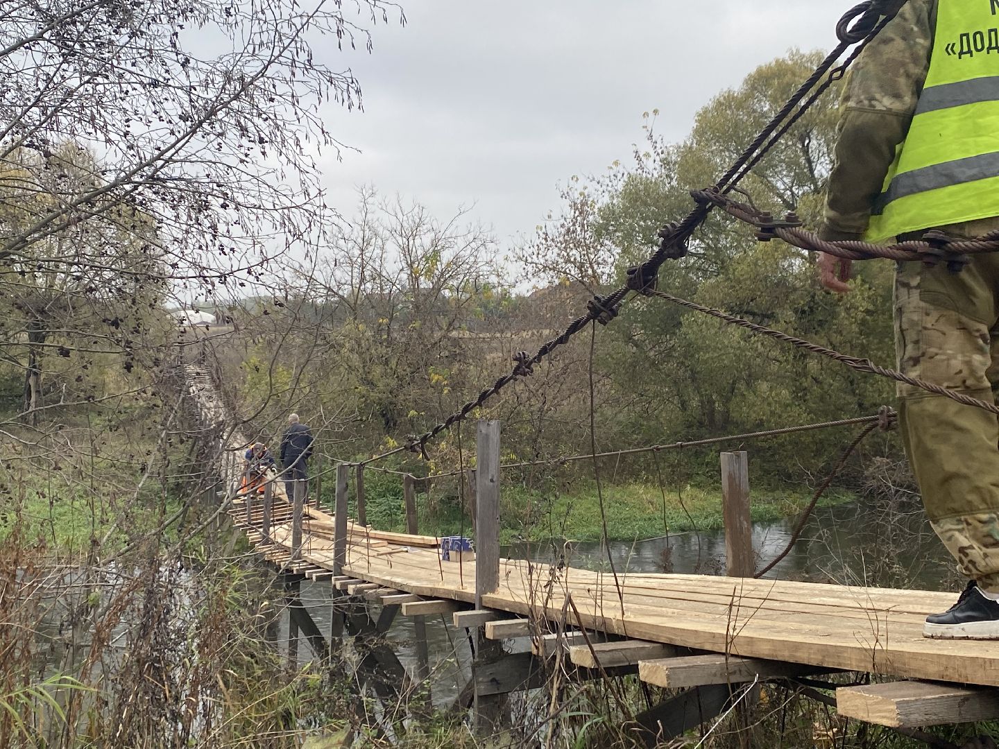 Ремонт, Навесной мост, Доски, Река, Деревня,