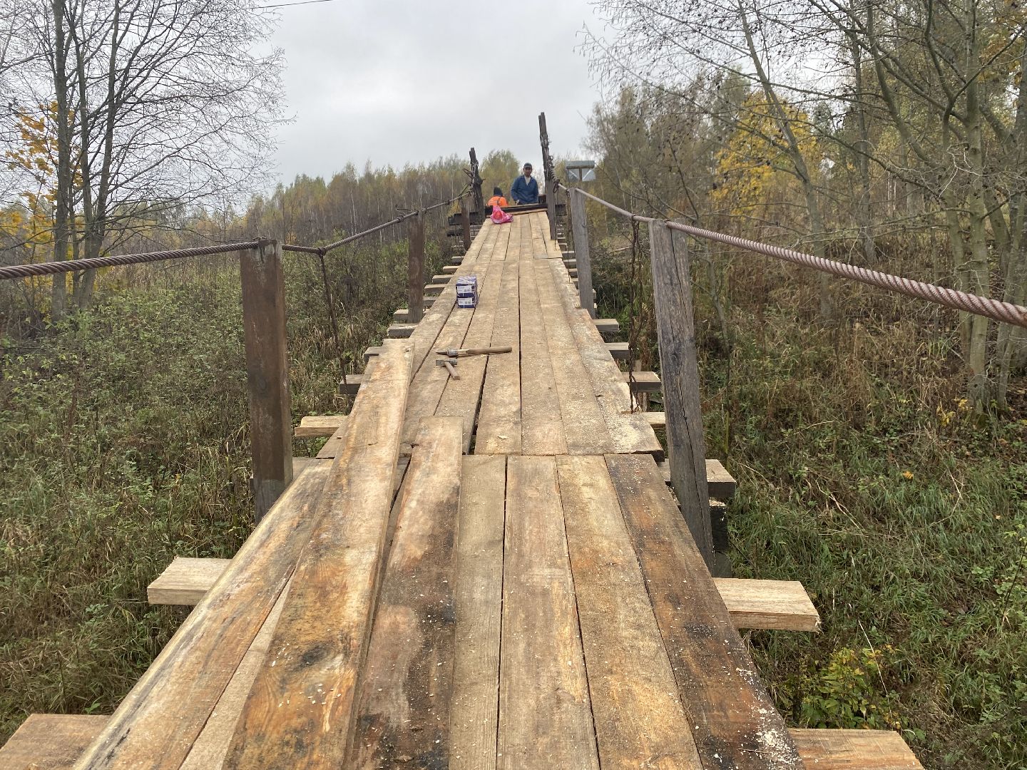 Ремонт, Навесной мост, Доски, Река, Деревня,