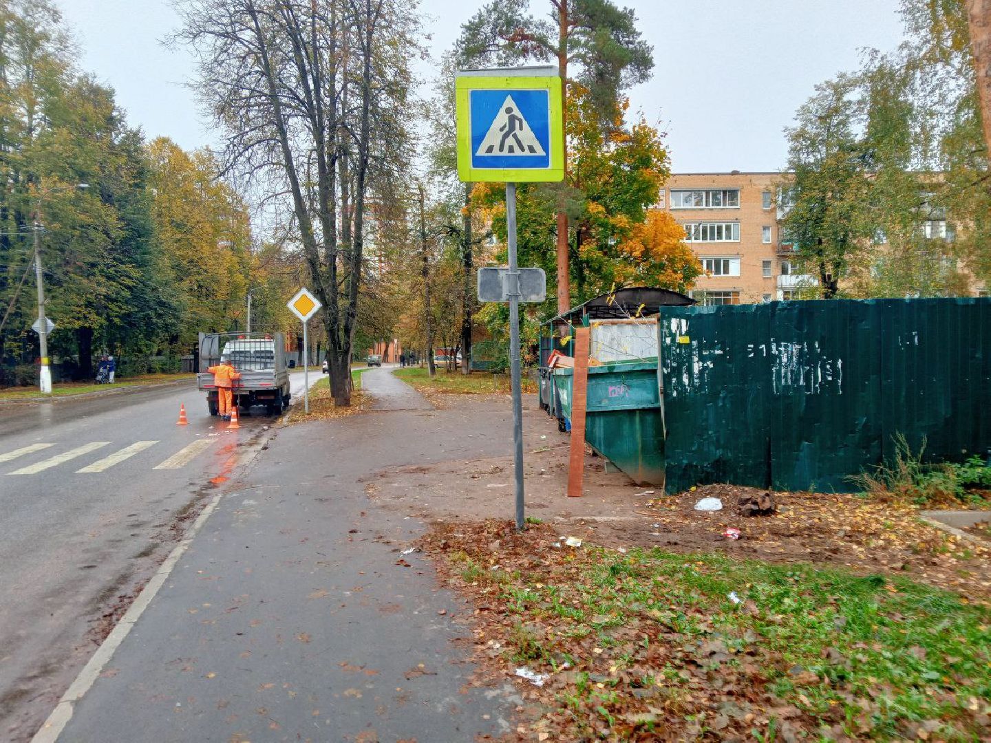 дорожные знаки, дорожные знаки во дворах, лежачие полицейские, благоустройство, дороги, пушкино, безопасность дорожного движения,