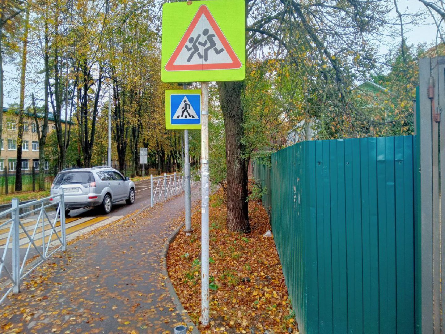 дорожные знаки, дорожные знаки во дворах, лежачие полицейские, благоустройство, дороги, пушкино, безопасность дорожного движения,