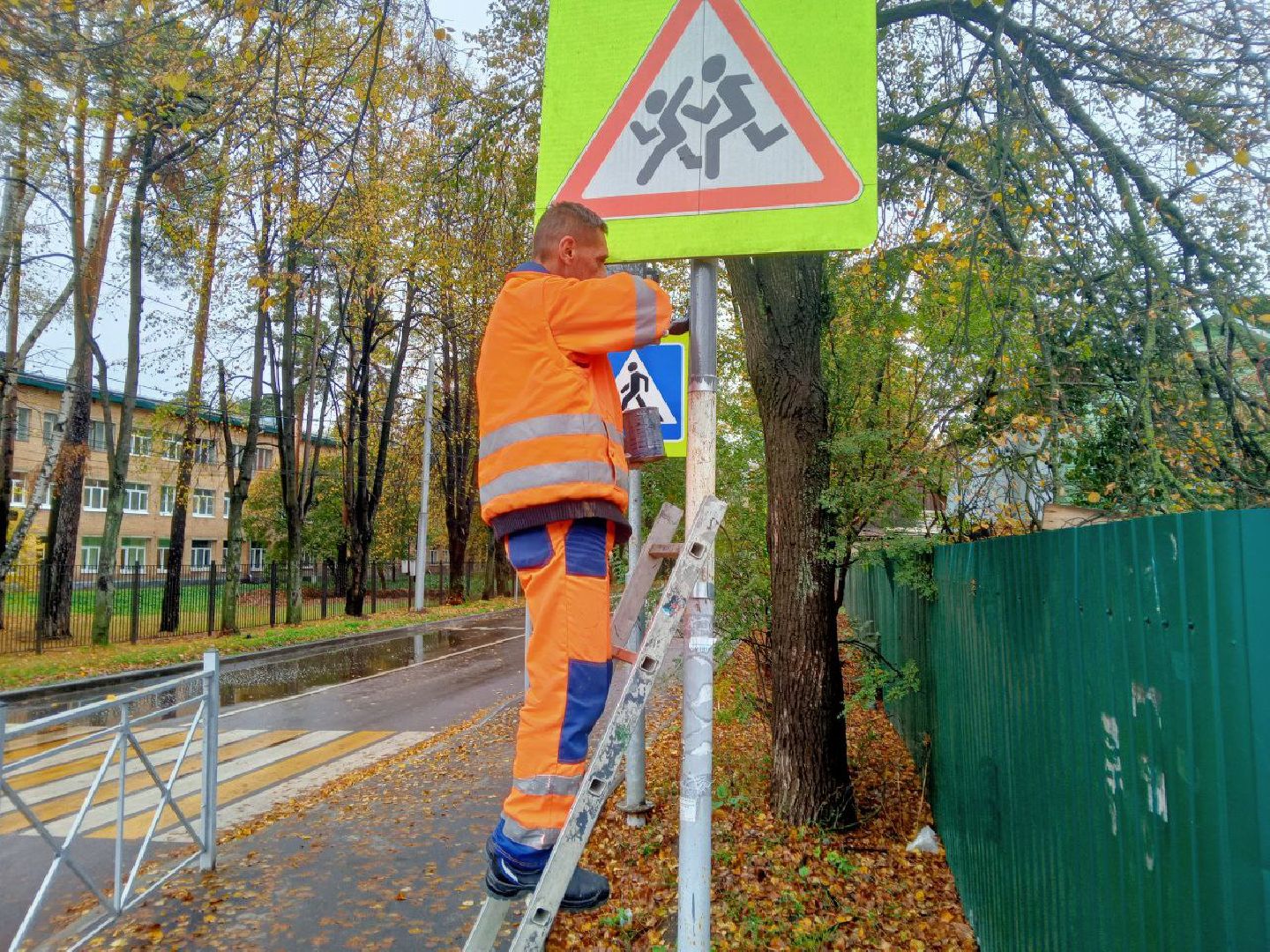 дорожные знаки, дорожные знаки во дворах, лежачие полицейские, благоустройство, дороги, пушкино, безопасность дорожного движения,