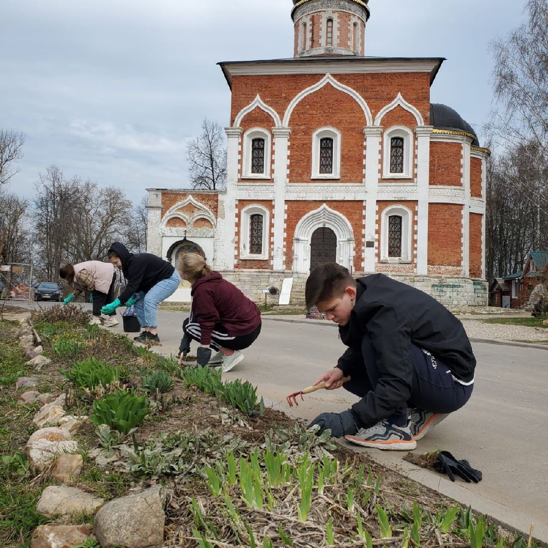 Можайск, Можайский городской округ, Подмосковье, субботник, волонтеры, студенты, Никольский собор