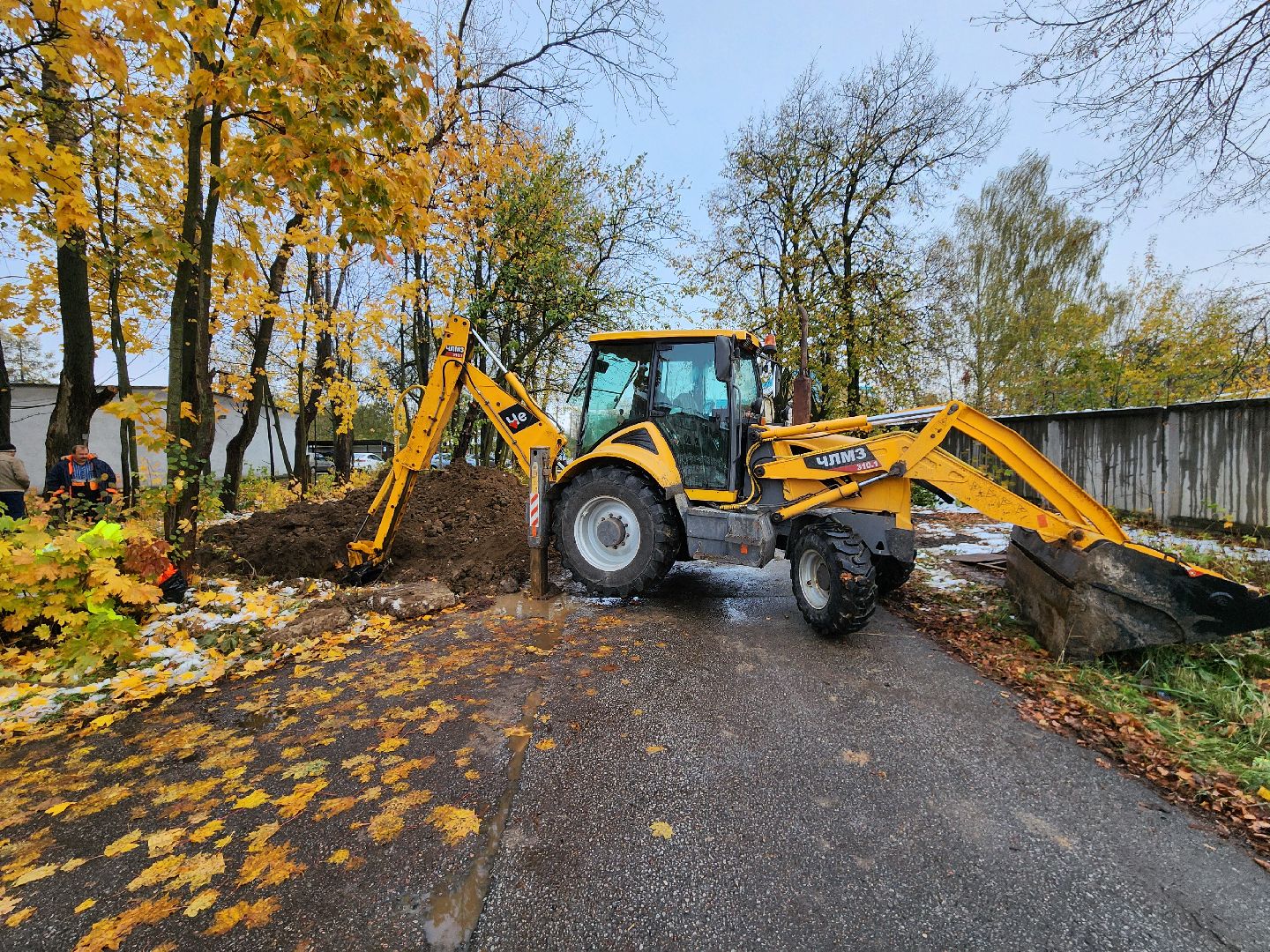 Чехов, улица 8 Марта, ремонт теплосети, замена трубы отопления, подача тепла, теплоснабжение, МП ЖКХ Чеховского района, глава округа михаил собакин,