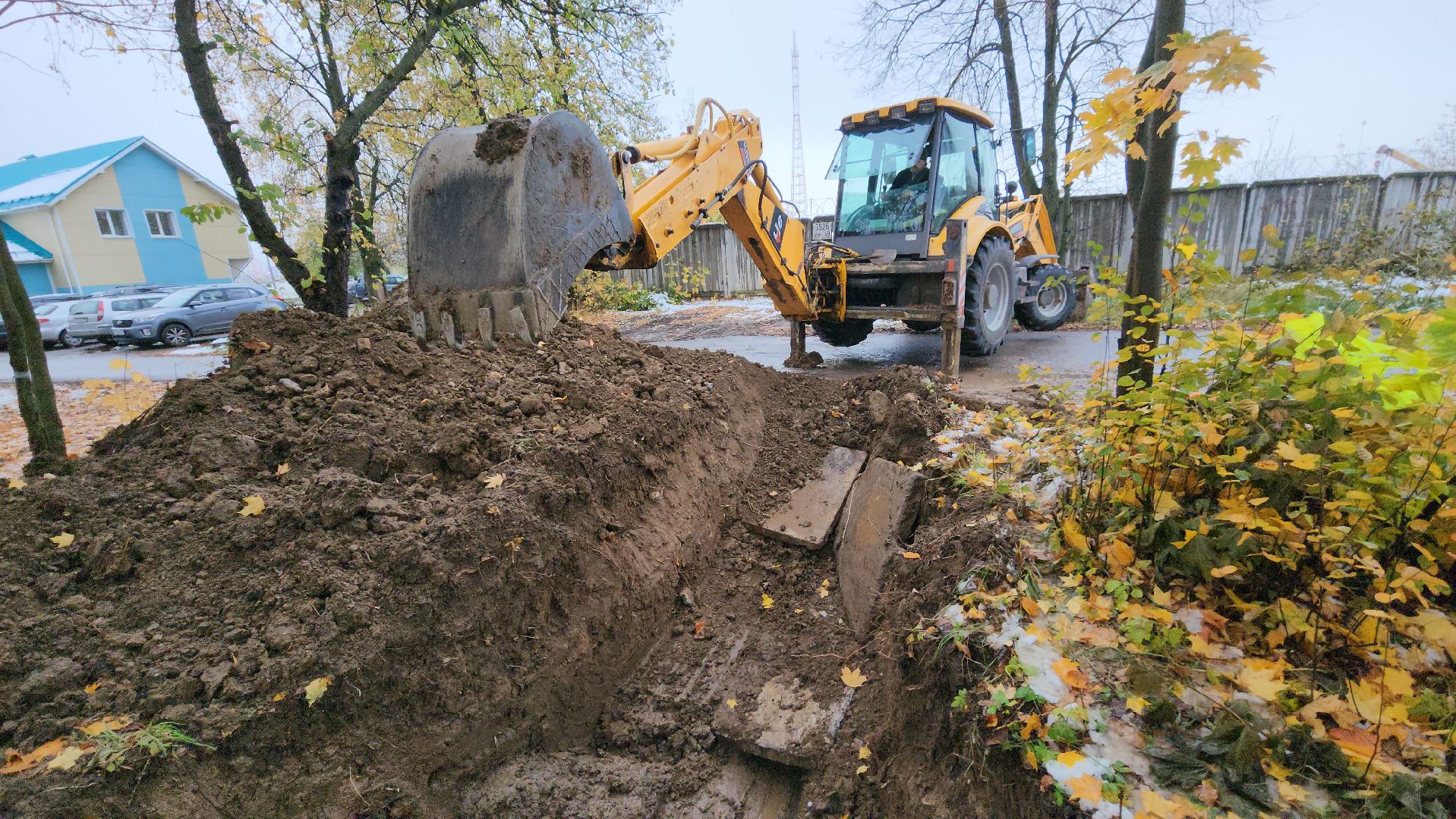 Чехов, улица 8 Марта, ремонт теплосети, замена трубы отопления, подача тепла, теплоснабжение, МП ЖКХ Чеховского района, глава округа михаил собакин,