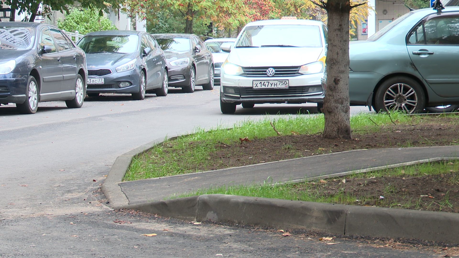 Реутов, новый асфальт, тротуар, проезжая часть, детская площадка,